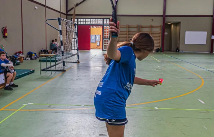 Joven practicando crossminton en Gran Canaria con CanariaSpeed